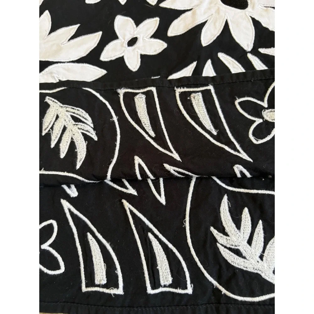 Liz Claiborne Petite Black White Floral Embroidered Applique Mini Skirt 4P‎